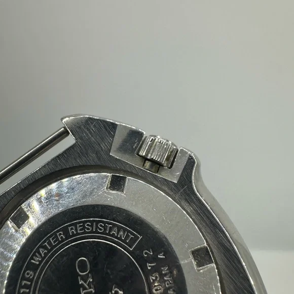 Seiko Black and Silver Diver's Watch - Picture 7 of 8